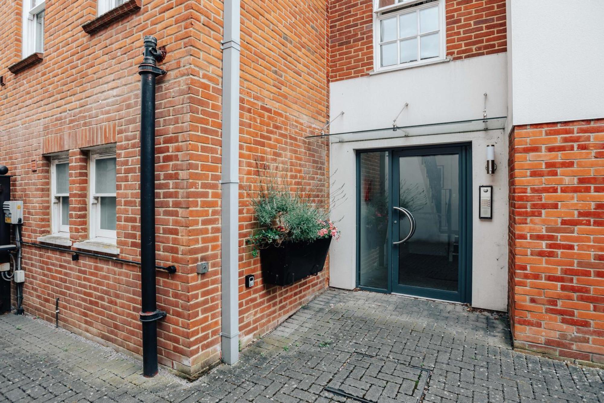 Apartament Henley Town Centre With Parking Zewnętrze zdjęcie